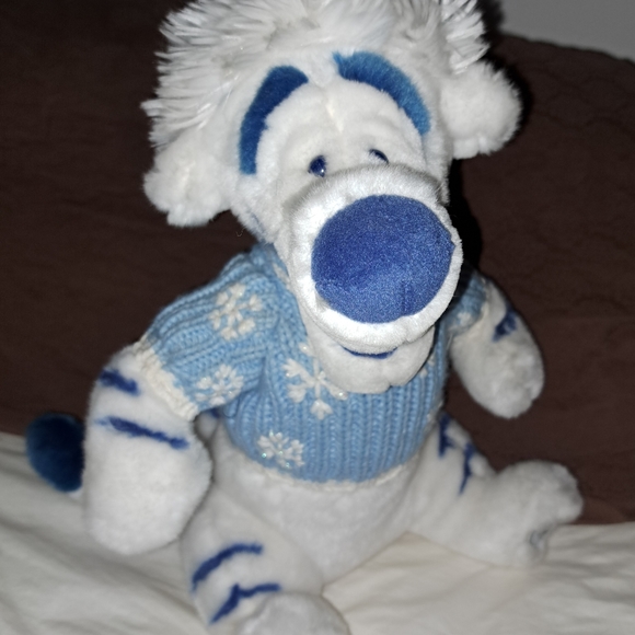 Disney Store Exclusive Blue/White Tigger - Picture 2 of 11